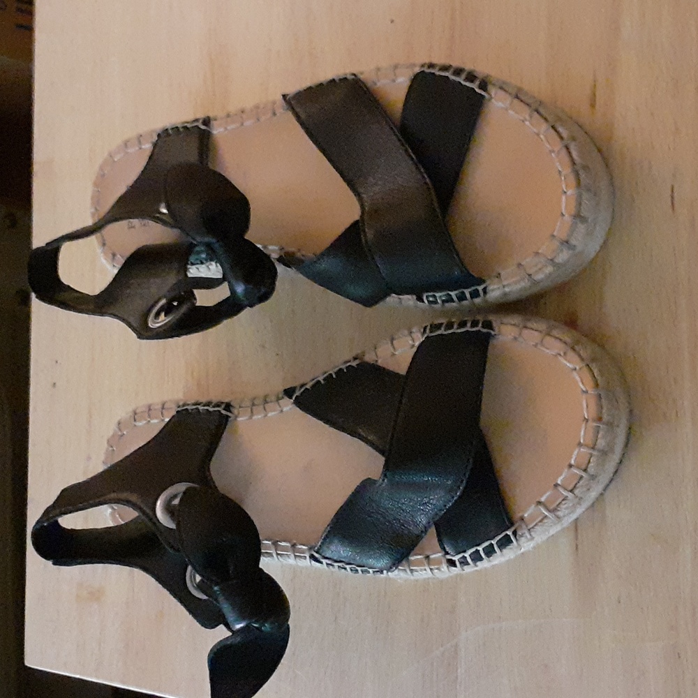 Frye and Co sandals